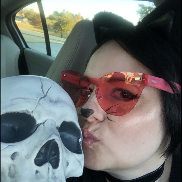 Meet your Posher, Traci - Picture 2 of 2